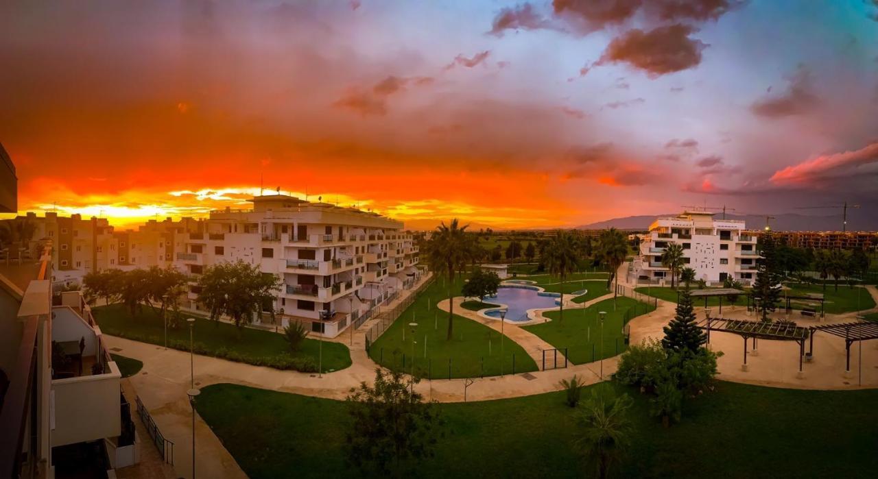 Bajo Puerta De Alcazaba Apartment Retamar  Exterior foto